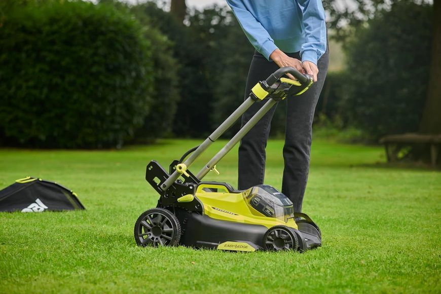 Газонокосарка акумуляторна RYOBI ONE+ RY18LMX40C-240 ПОВНИЙ КОМПЛЕКТ RY18LMX40C-240 фото